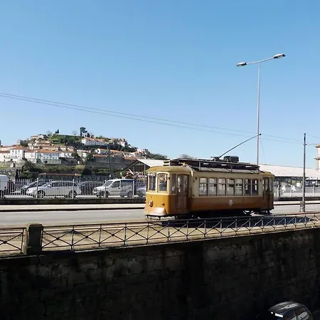 Miragaia Walk To Douro River *