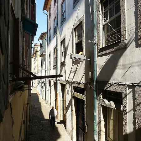 Miragaia Walk To Douro River