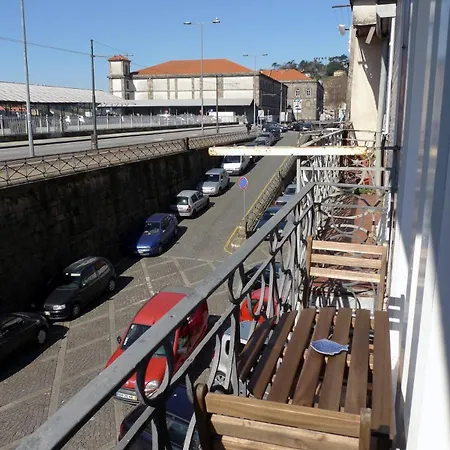 Miragaia Walk To Douro River 포르투
